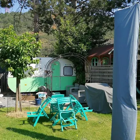 Gite Atypique Caravane Vintage Et Piscine Ouverte Du 15 Mai Au 30 Septembre Campsite *